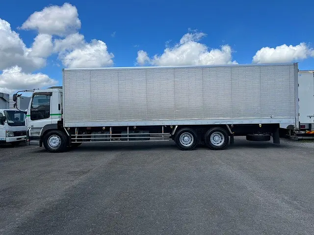 大型アルミバントラック